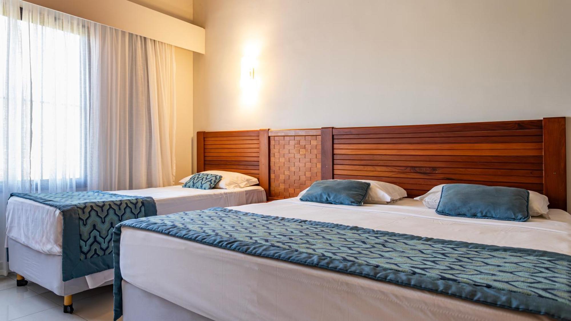 Master Suite with Access to Hot Park and Parque das Fontes